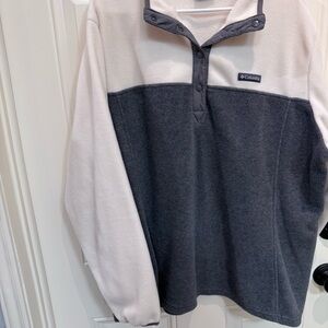 Columbia Women's Two-Tone Fleece in Gray and Cream